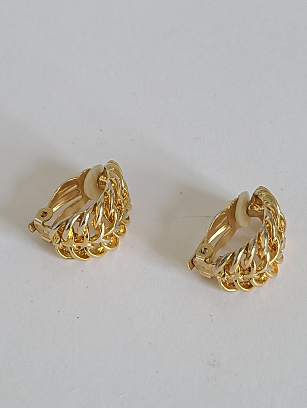Vintage Style Gold Tone Openwork Leaf Feather Wide Half Hoop Clip On Earrings - Picture 2 of 15